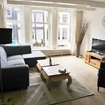 136-2 Cozy Spacious Jordaan Apartment *Non Smoking*