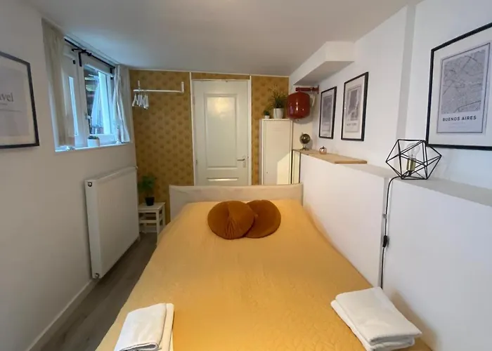 Tiny Cozy Canalhouse