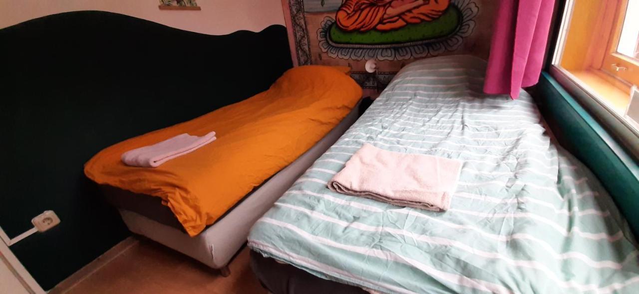 Michelle, Not For Parties, Not A Hotel, With Shared Bathroom, No Kitchen Séjour chez l'habitant