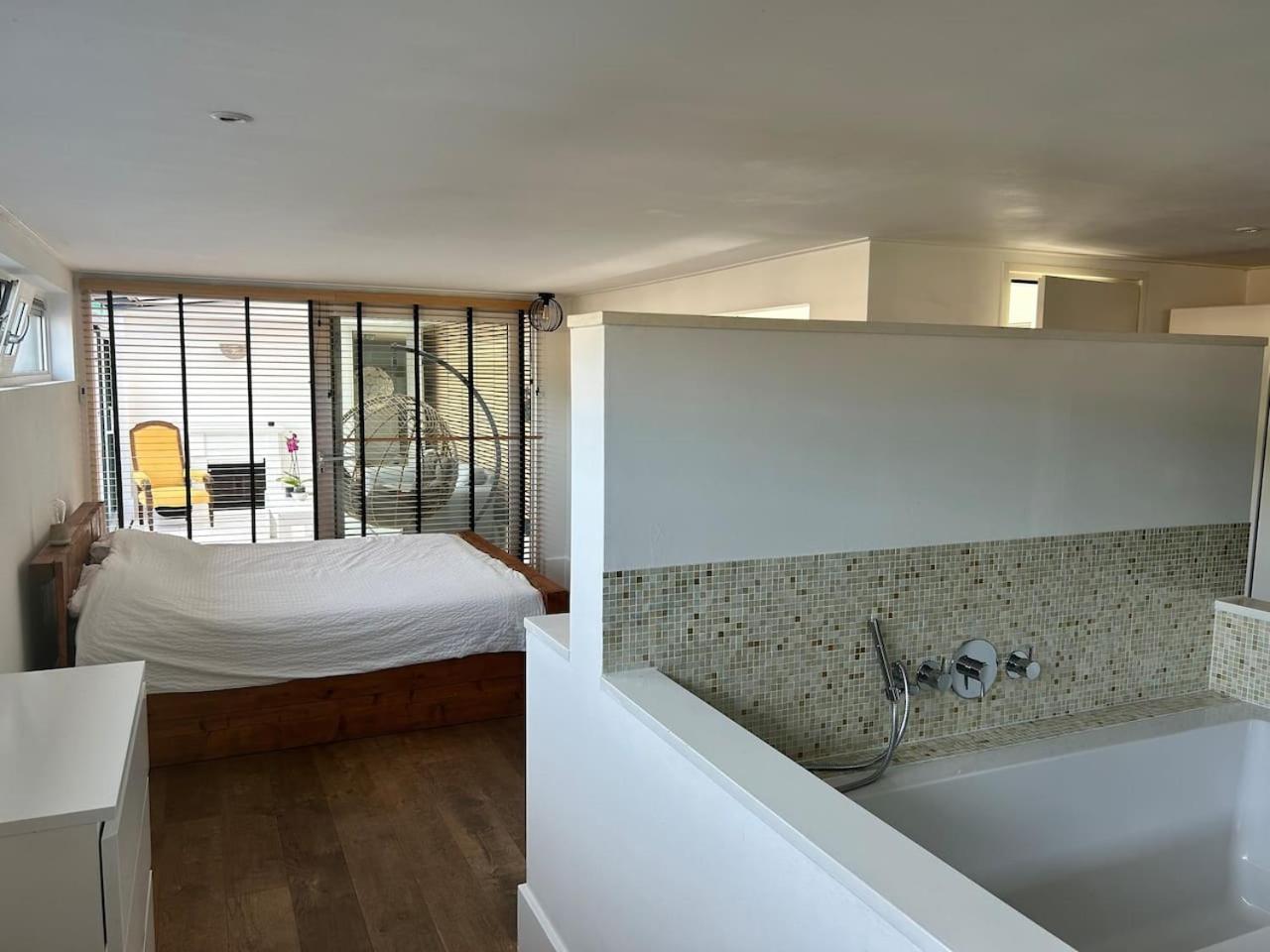 De Luxe Huisboot Villa