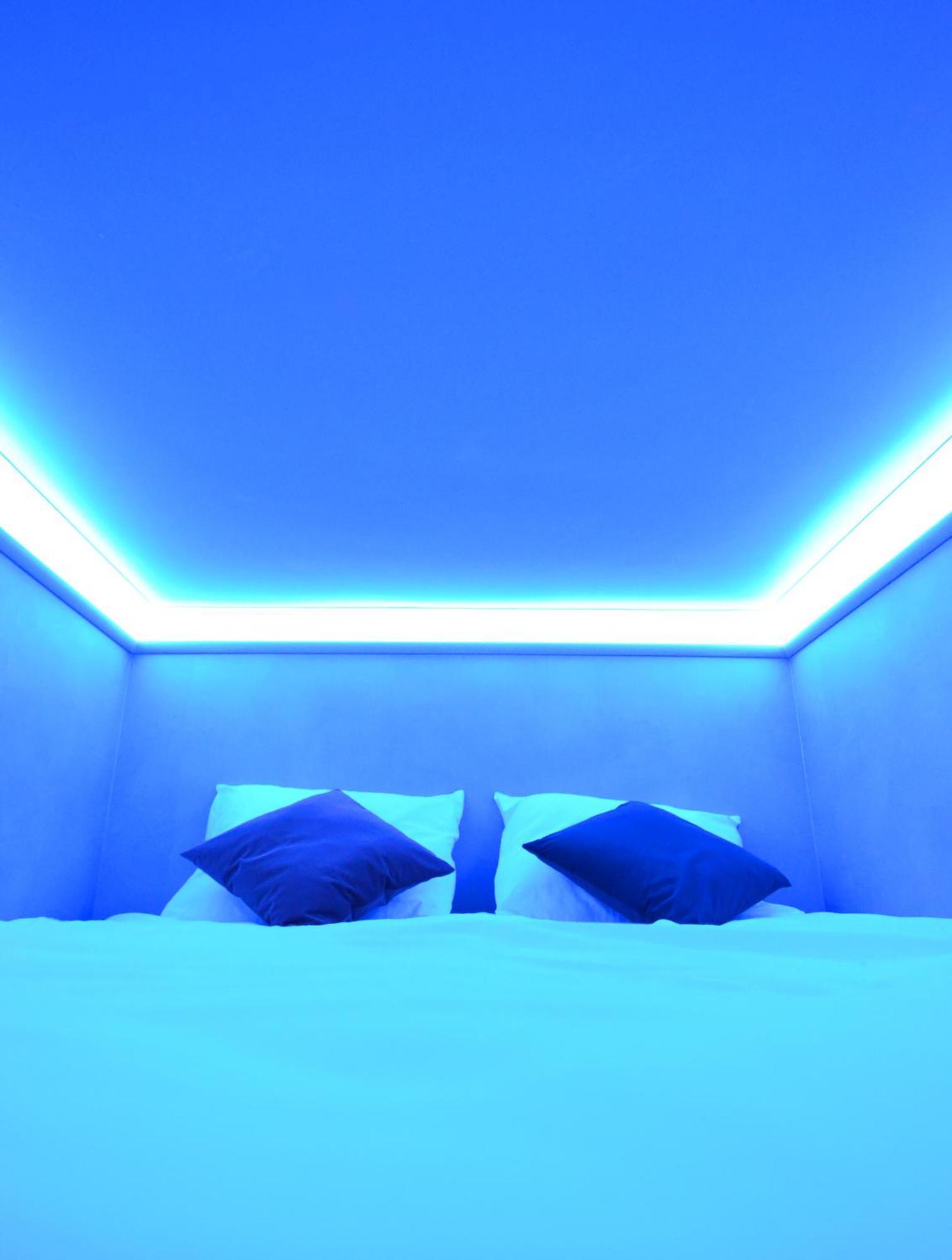 The Hyve Capsule Hotel a capsule Amsterdam