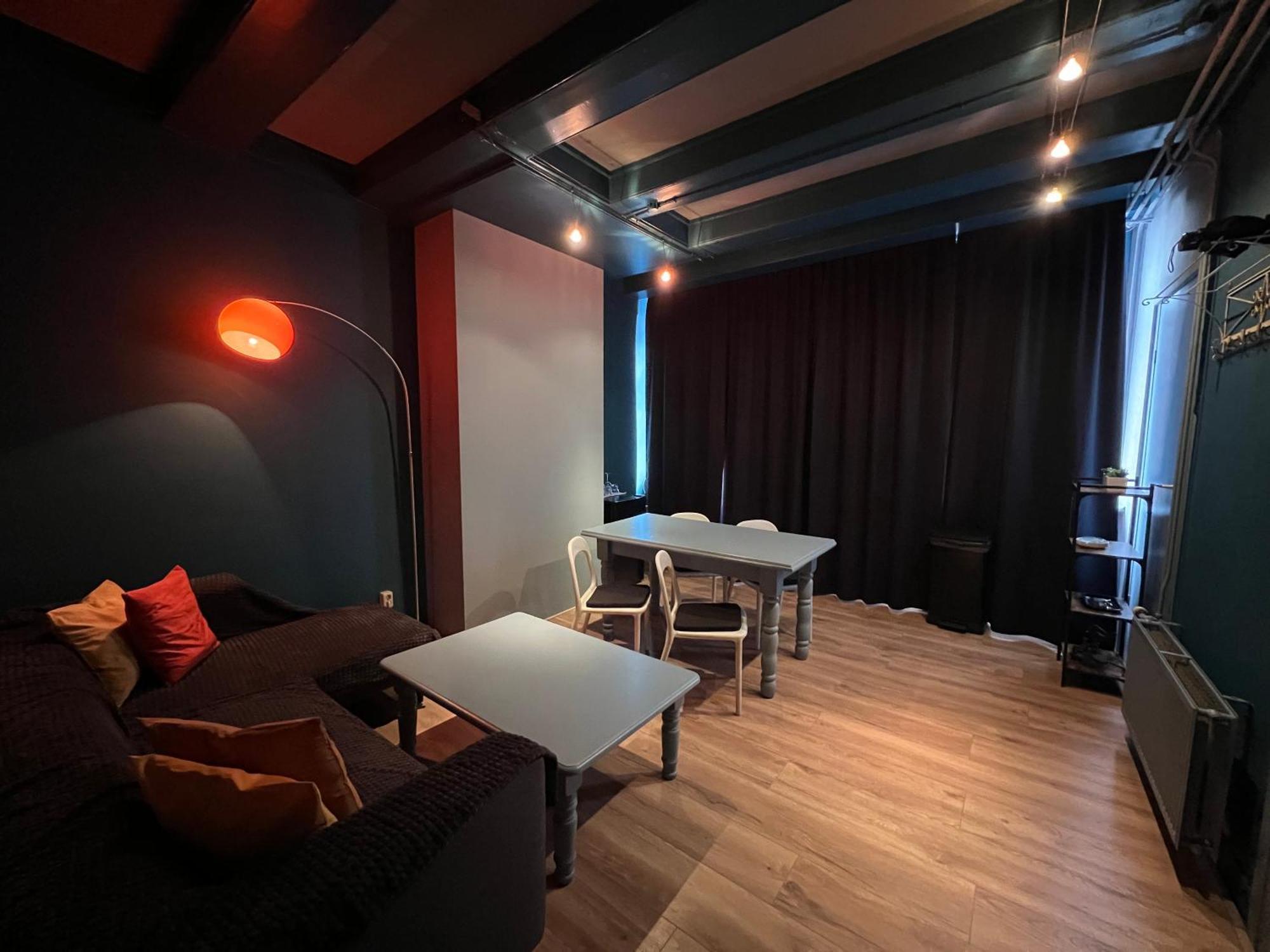 Couette-café Nes 2*