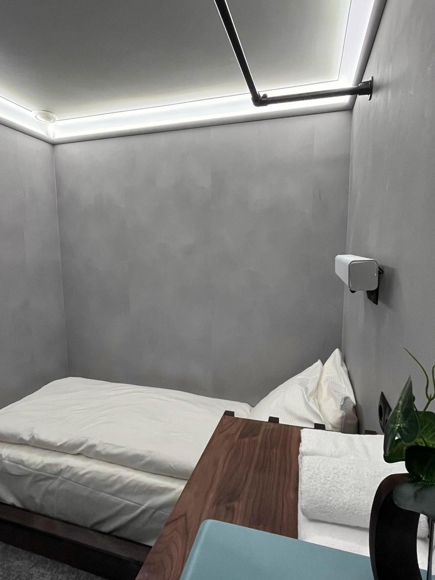 Hotel a capsule The Hyve Capsule *