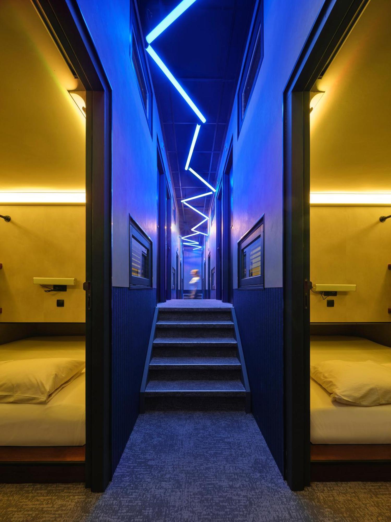 Hotel a capsule The Hyve Capsule Amsterdam