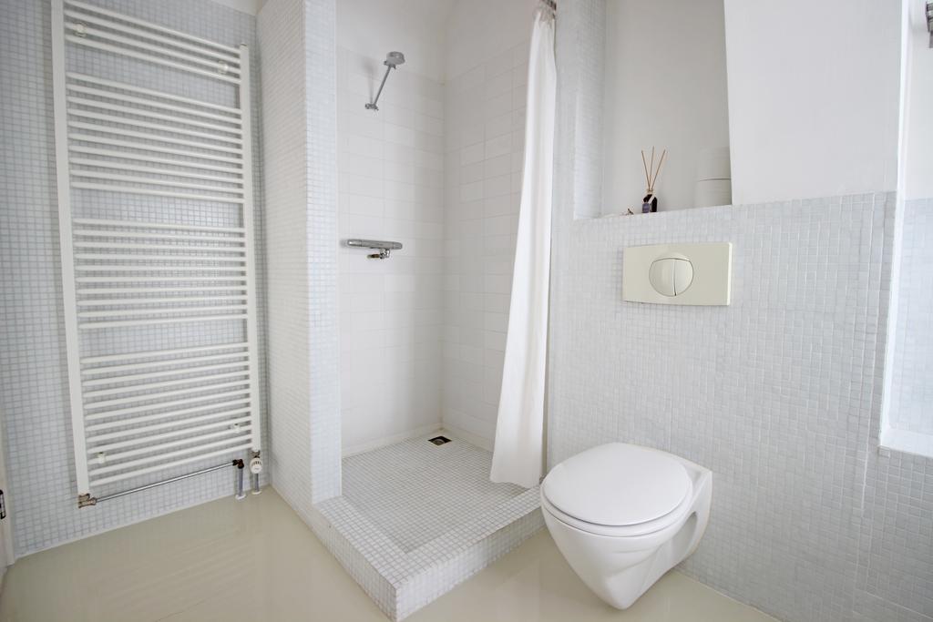 Beautiful 2 Floor Vondelpark Apartment. Bed & Breakfast