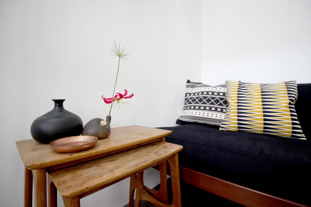 Beautiful 2 Floor Vondelpark Apartment. Bed & Breakfast