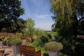 Village Hotel 3*