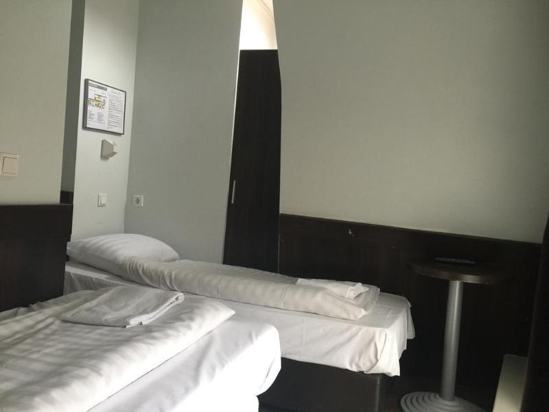 Damrak Hotel 3*