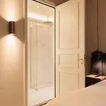 Hotel 717