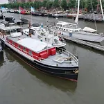 Spacious Homely House Boat
