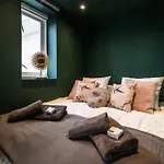 Cozy 2-Bedroom Apartment