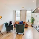 Luxurious Canalview Apt With Patio City Centre