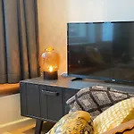 Damrak Short Stay Amsterdam