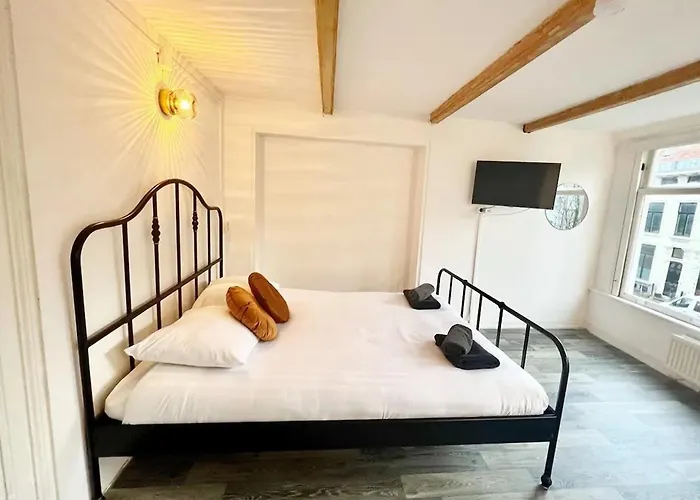 Studio\'S In The Center Of Amsterdam With Canal View!