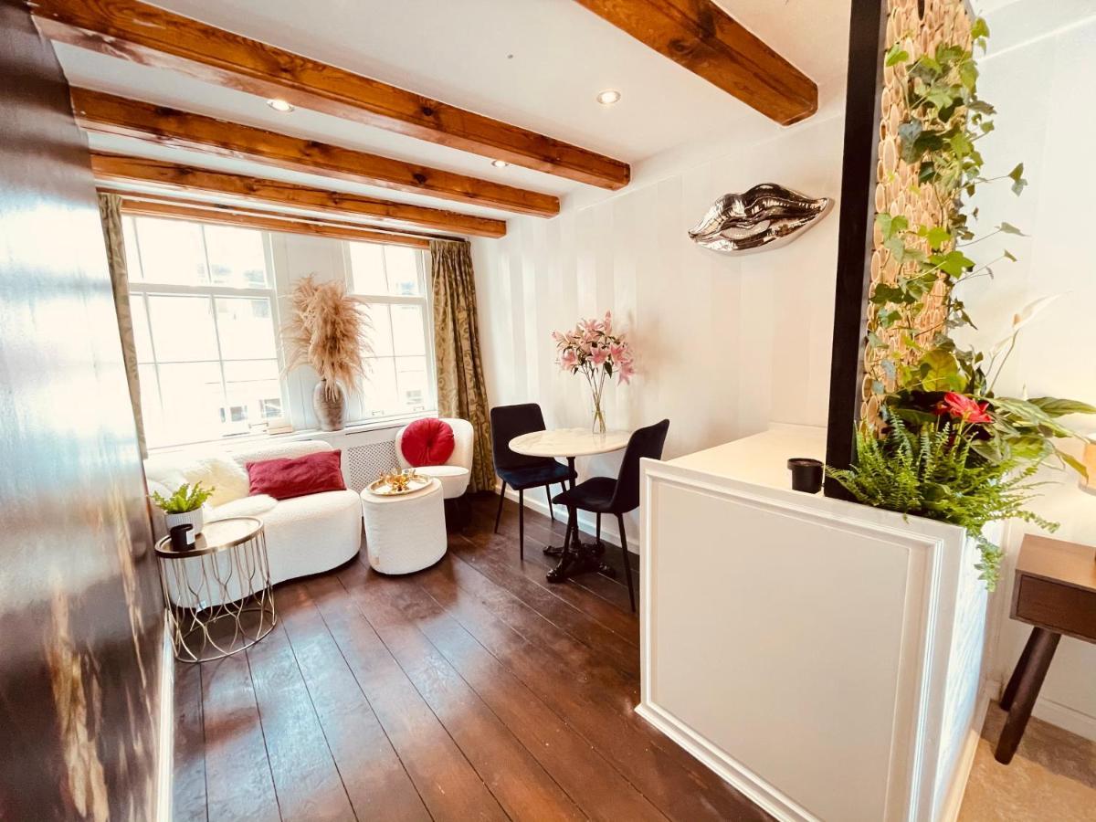 Couette-café Luxury Suites The Enlightened House *