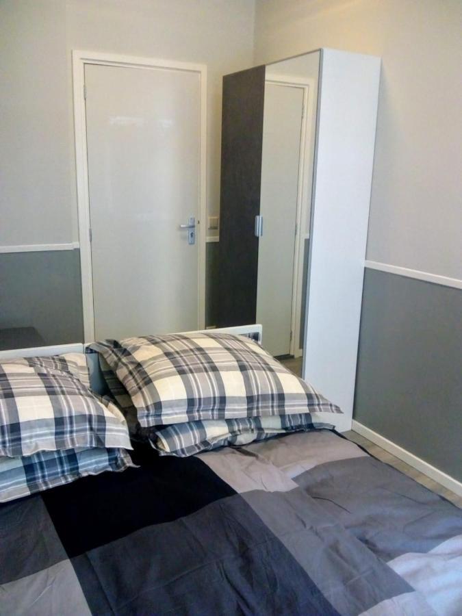 Aldo, Not For Parties, Not A Hotel, With Shared Bathroom, No Kitchen * Amsterdam