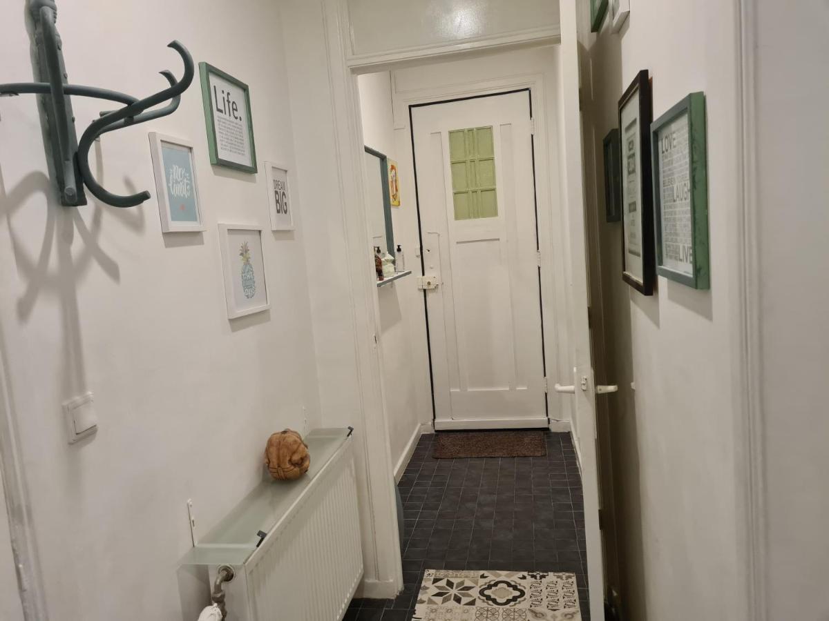 1 Bedroom 15 Min By Tram To Centre! Apartment