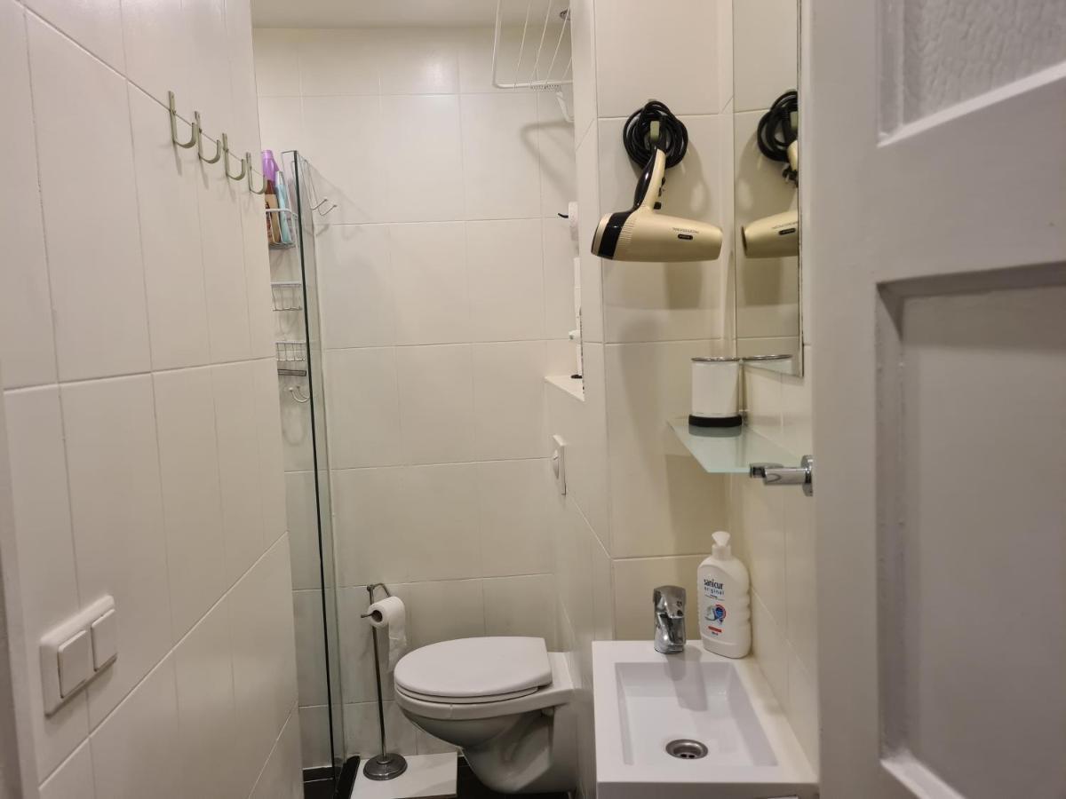 1 Bedroom 15 Min By Tram To Centre! Apartment *