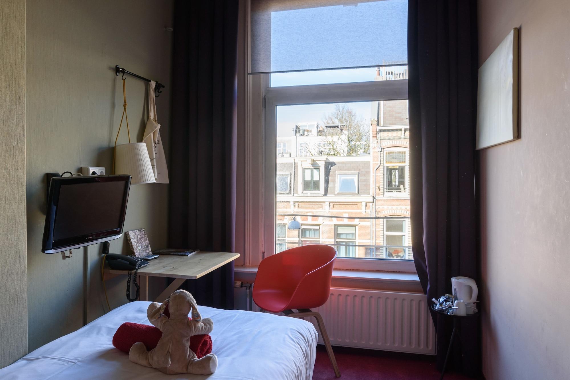 The Neighbour's Magnolia Hotel