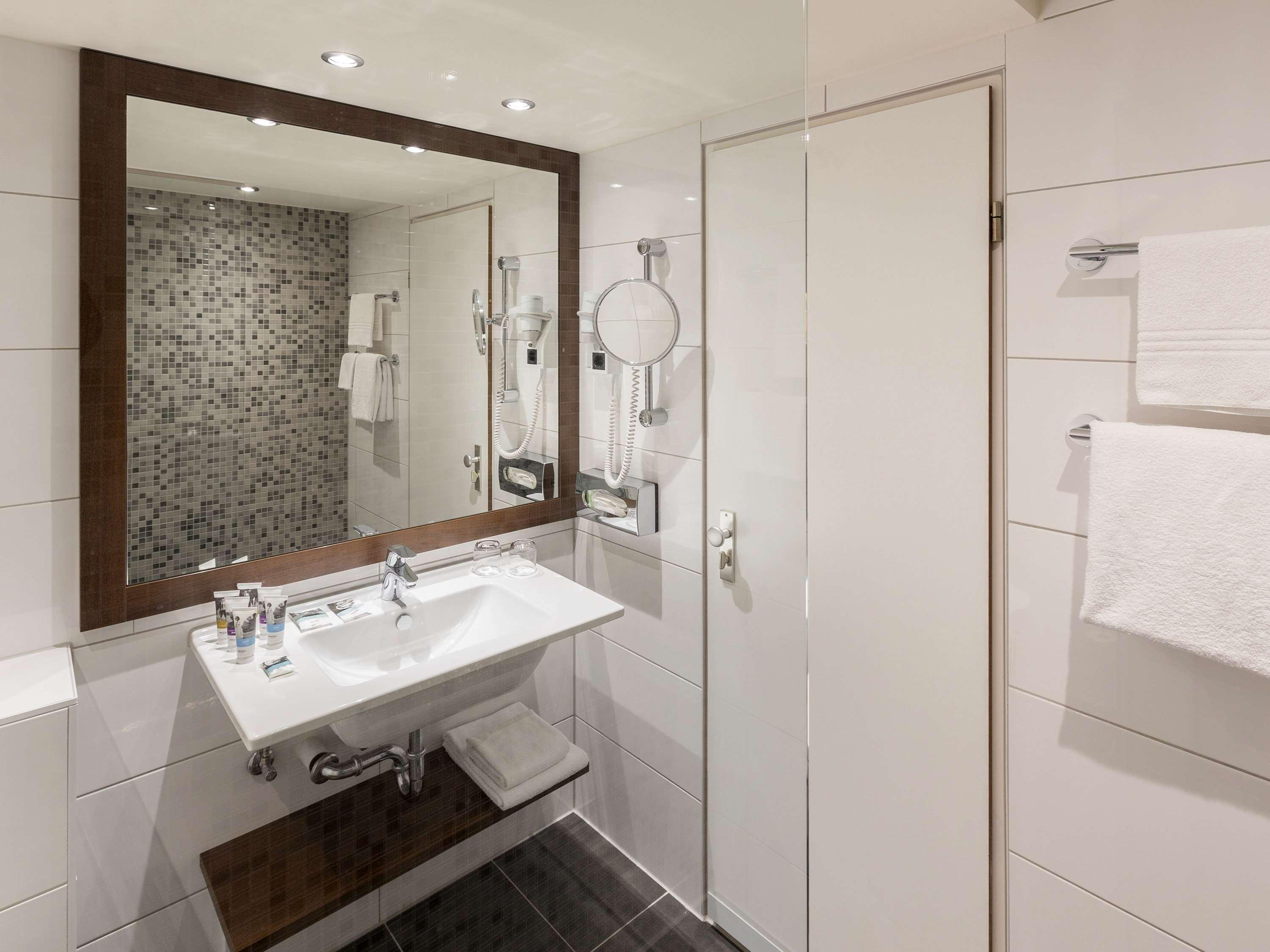 Mercure West 4*