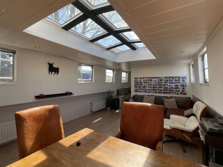 Spacious Homely House Boat Chalet Amsterdam