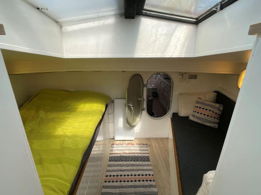 Chalet Spacious Homely House Boat