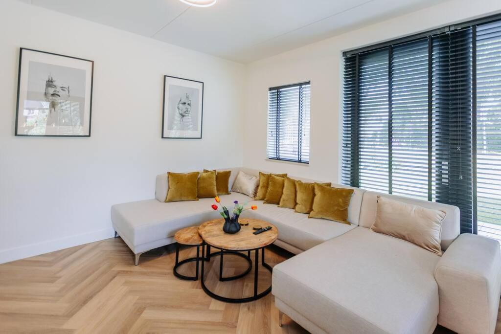 Brand New Luxurious 6 Bedroom In Villa *