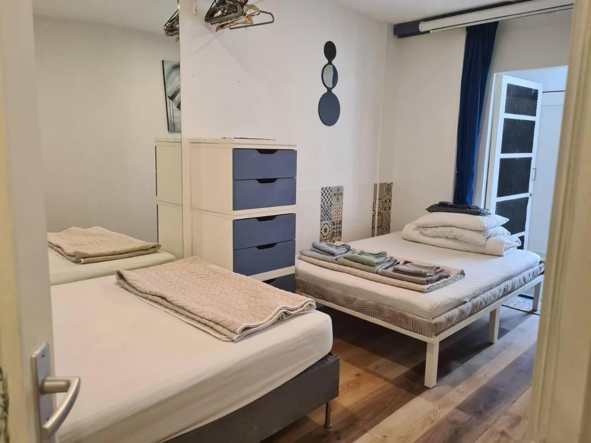 2 Double Bed In Sunny House In West Hébergement de vacances