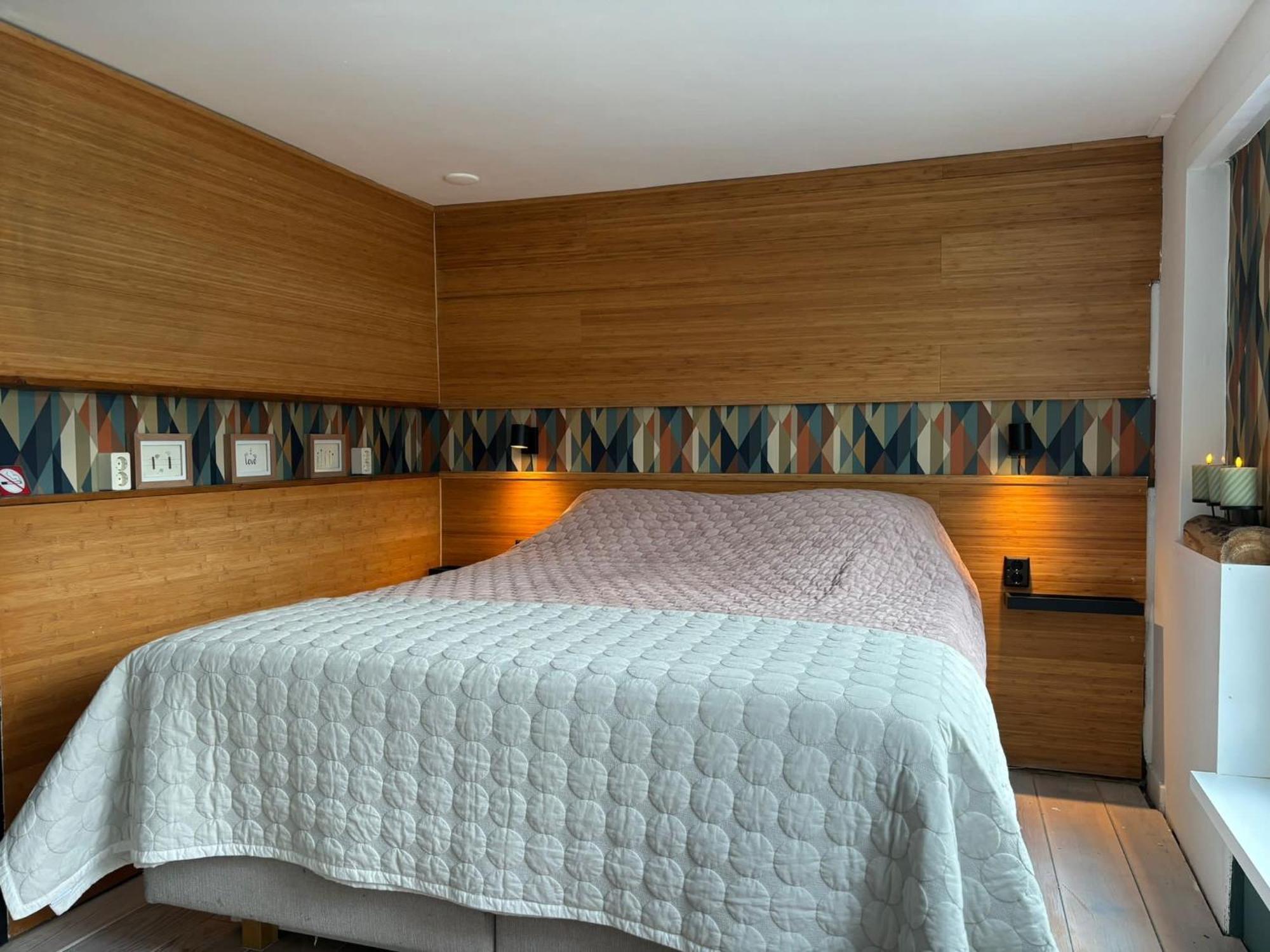 Bed and breakfast Luxury On Robs Houseboat Special For Couples *