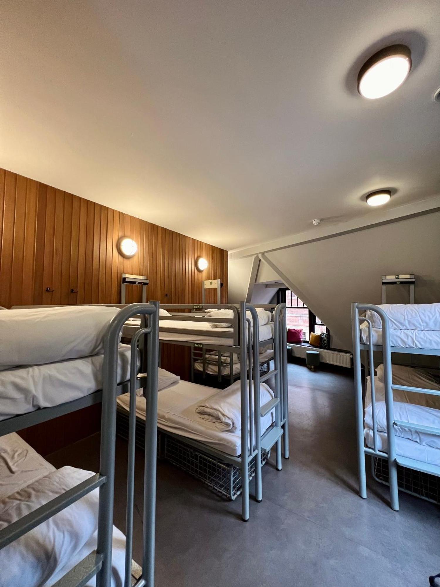 Durty Nelly's Hostal