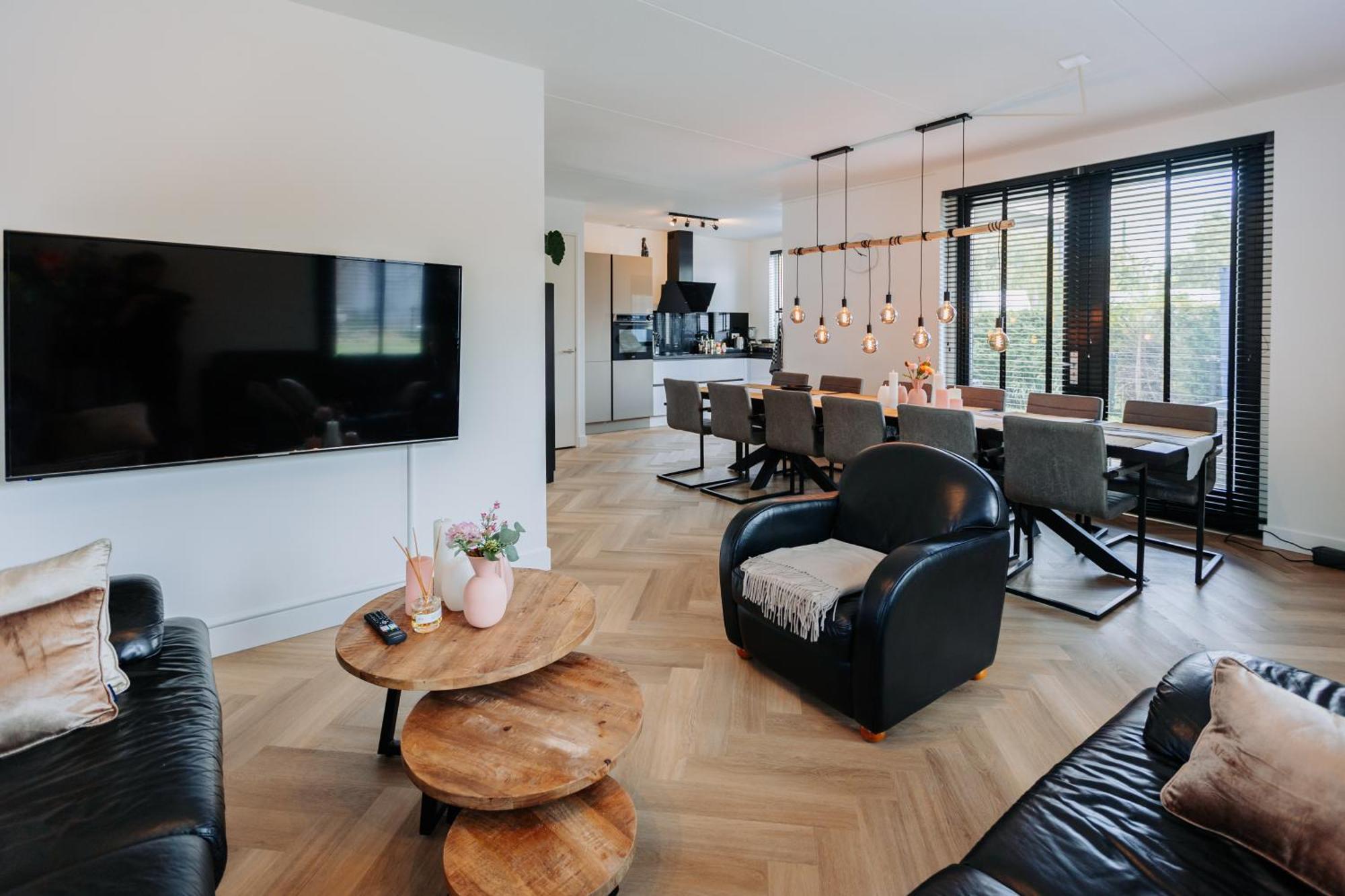 Dutch Design With 6 Luxurious Bedrooms *