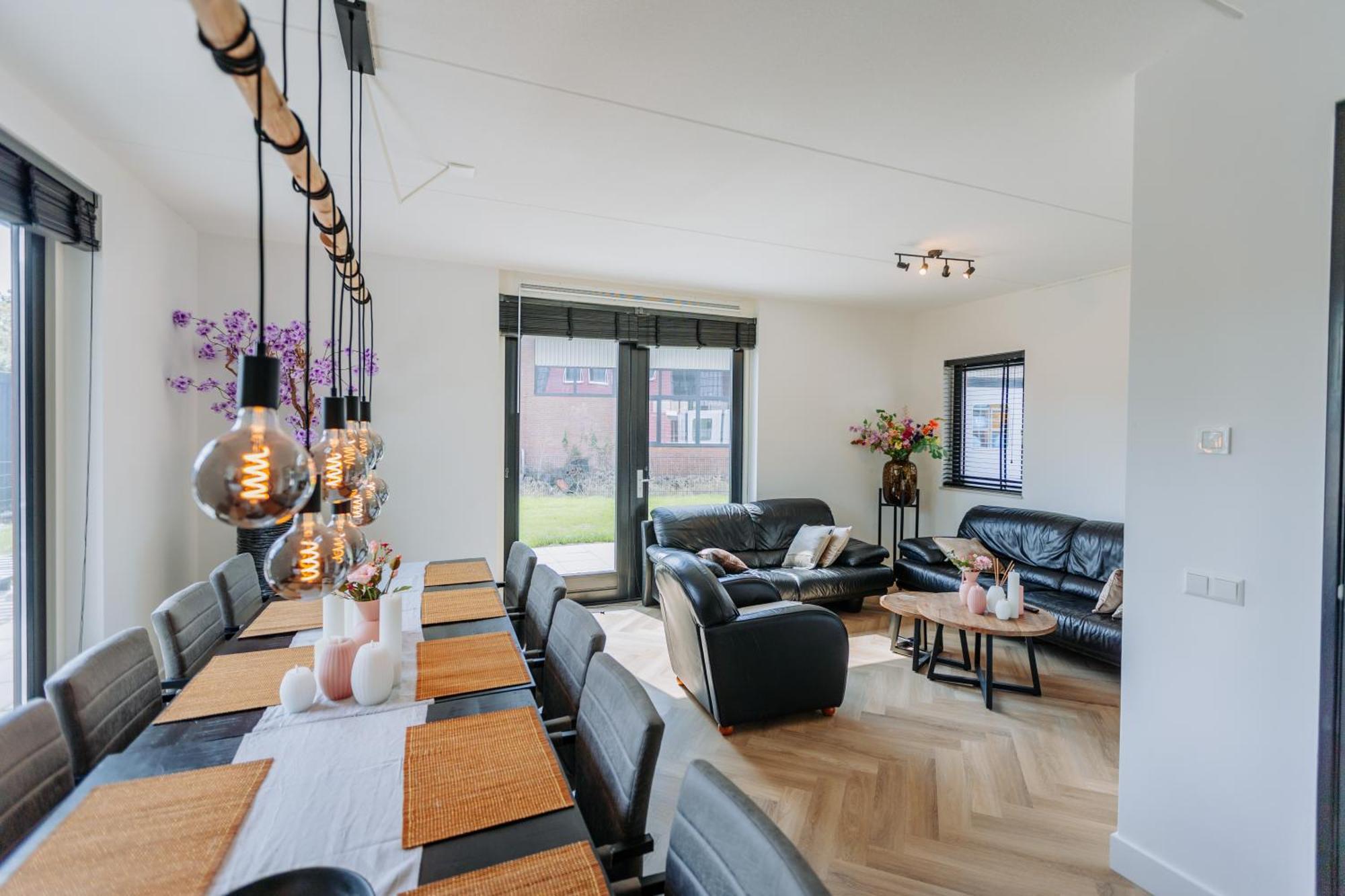 Villa Dutch Design With 6 Luxurious Bedrooms