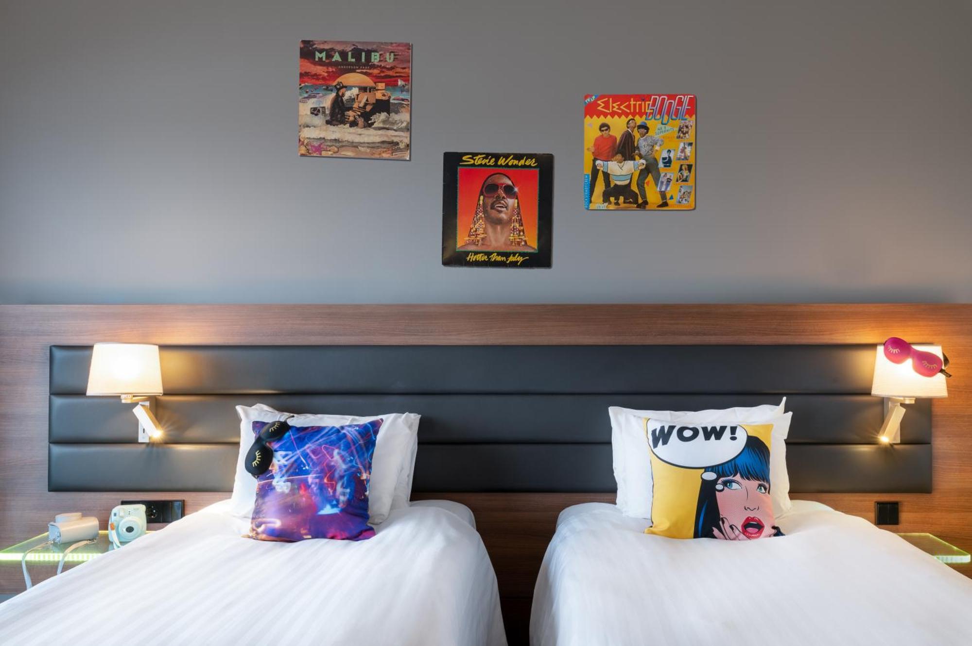 Moxy Houthavens 4*