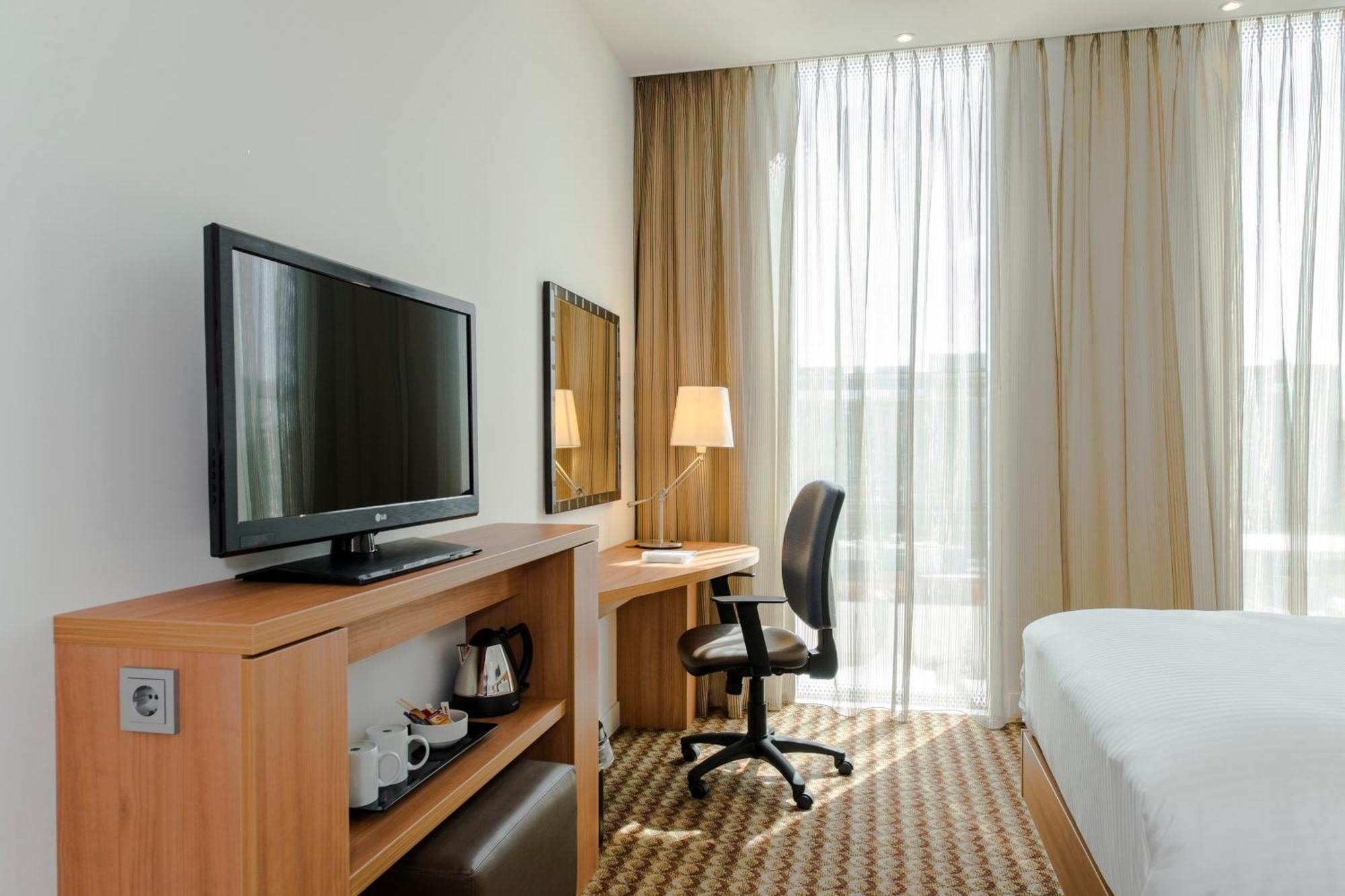 Hampton By Hilton Arena Boulevard 3*
