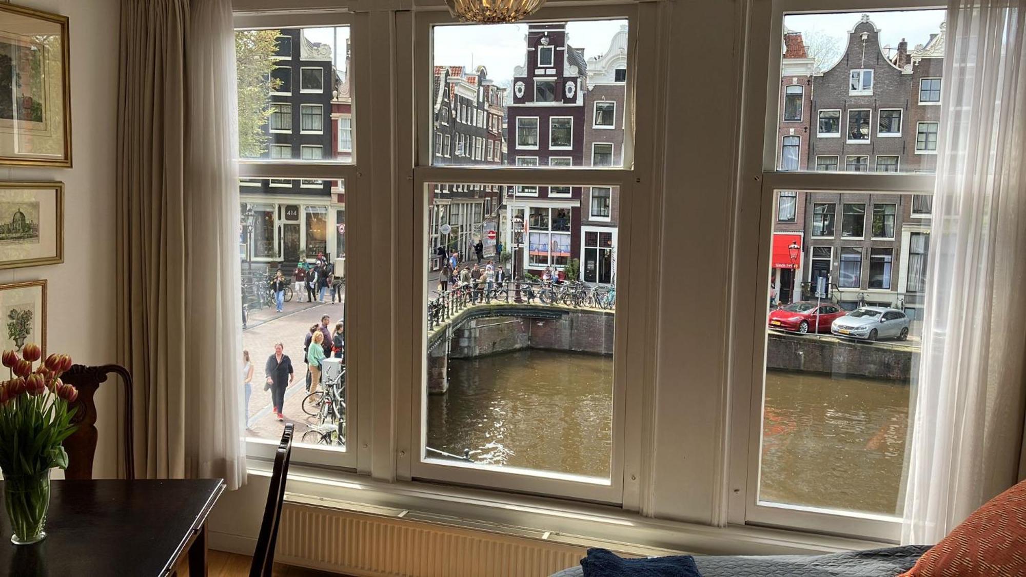Canal View Couette-café