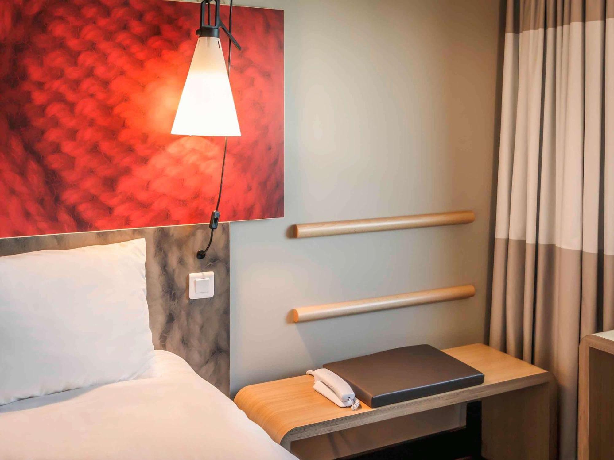 Hotel Ibis West 3*
