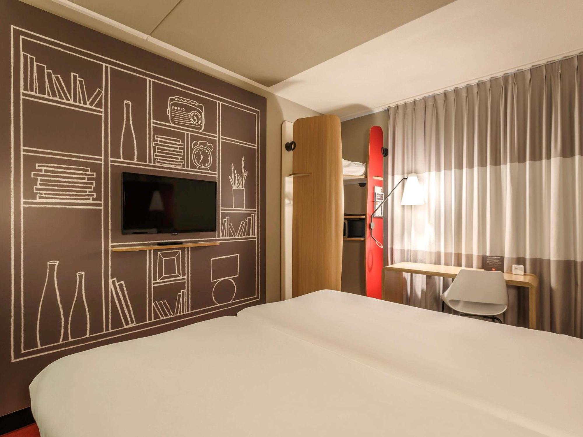Hotel Ibis West 3*