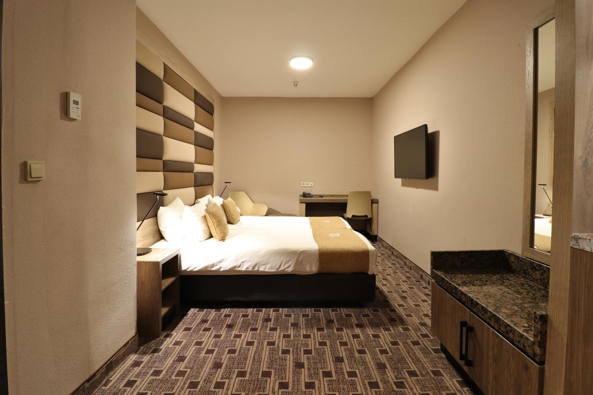Xo Blue Square Hotel