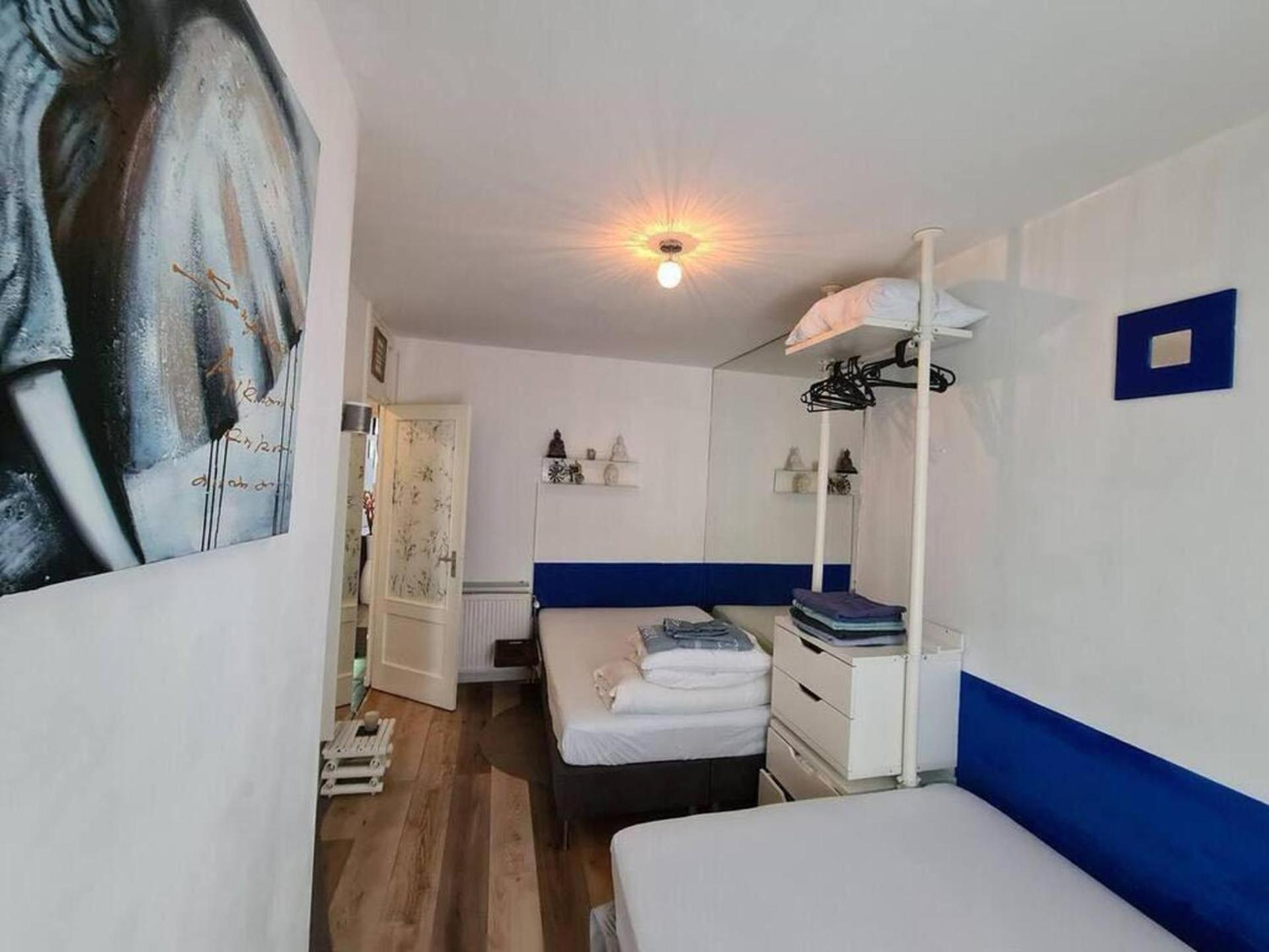 2 Double Bed In Sunny House In West *
