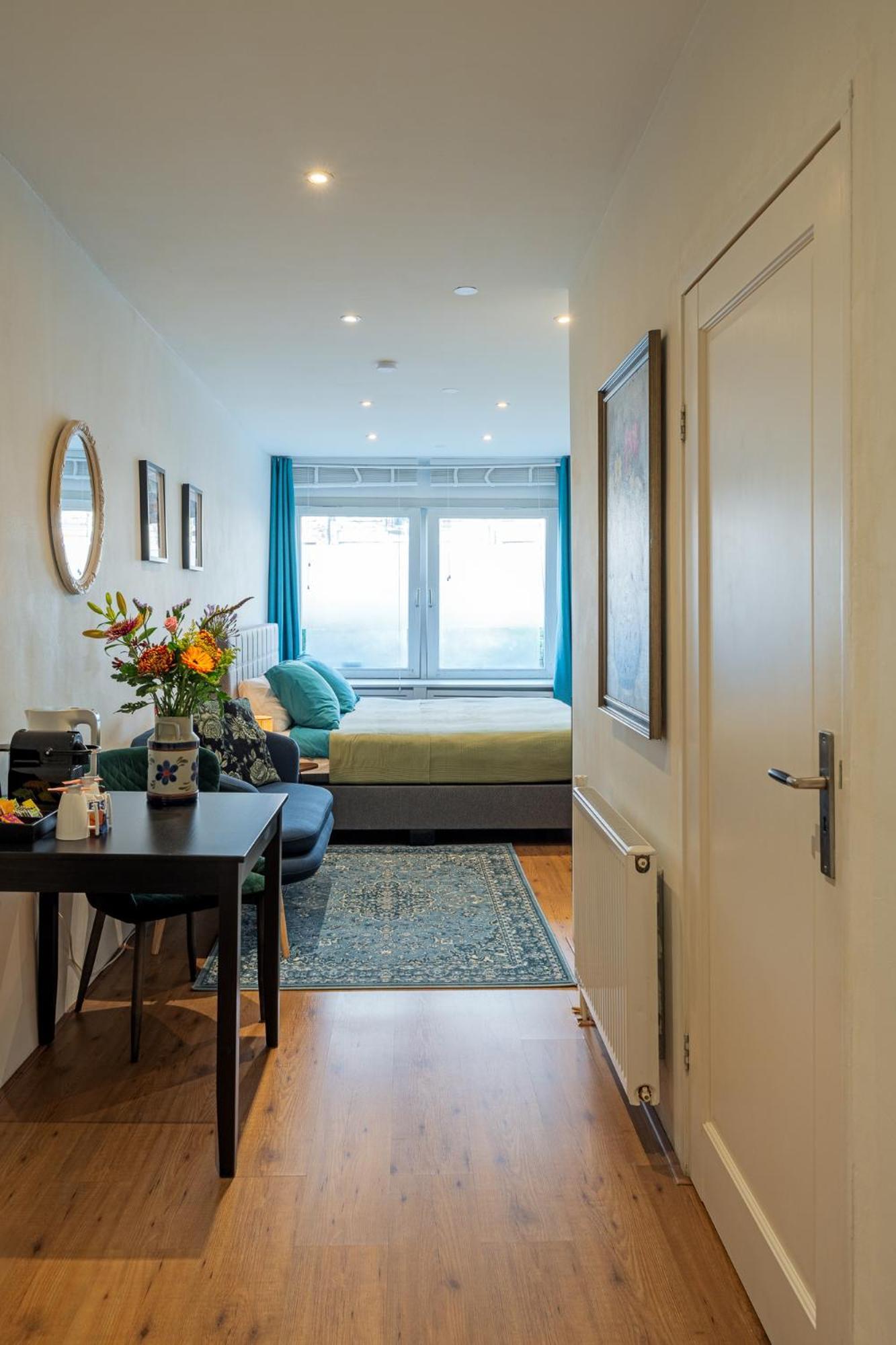 Bed & Breakfast With Private Bathroom Near Vondelpark Amsterdam