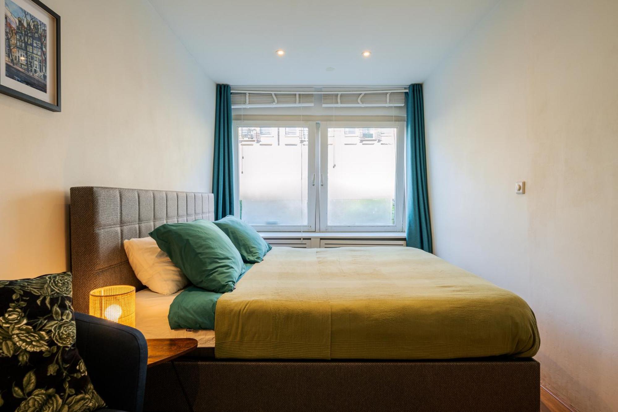 Bed & Breakfast With Private Bathroom Near Vondelpark