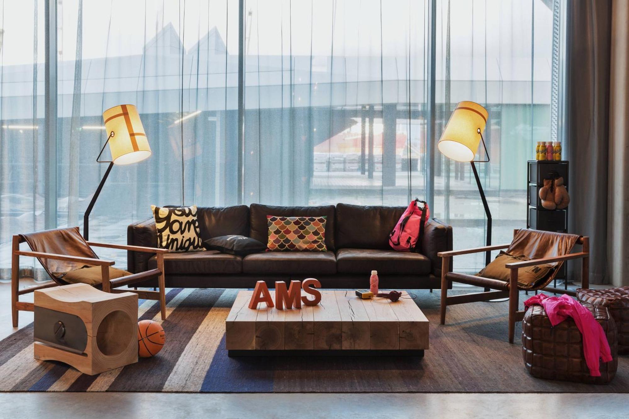 Moxy Houthavens 4*