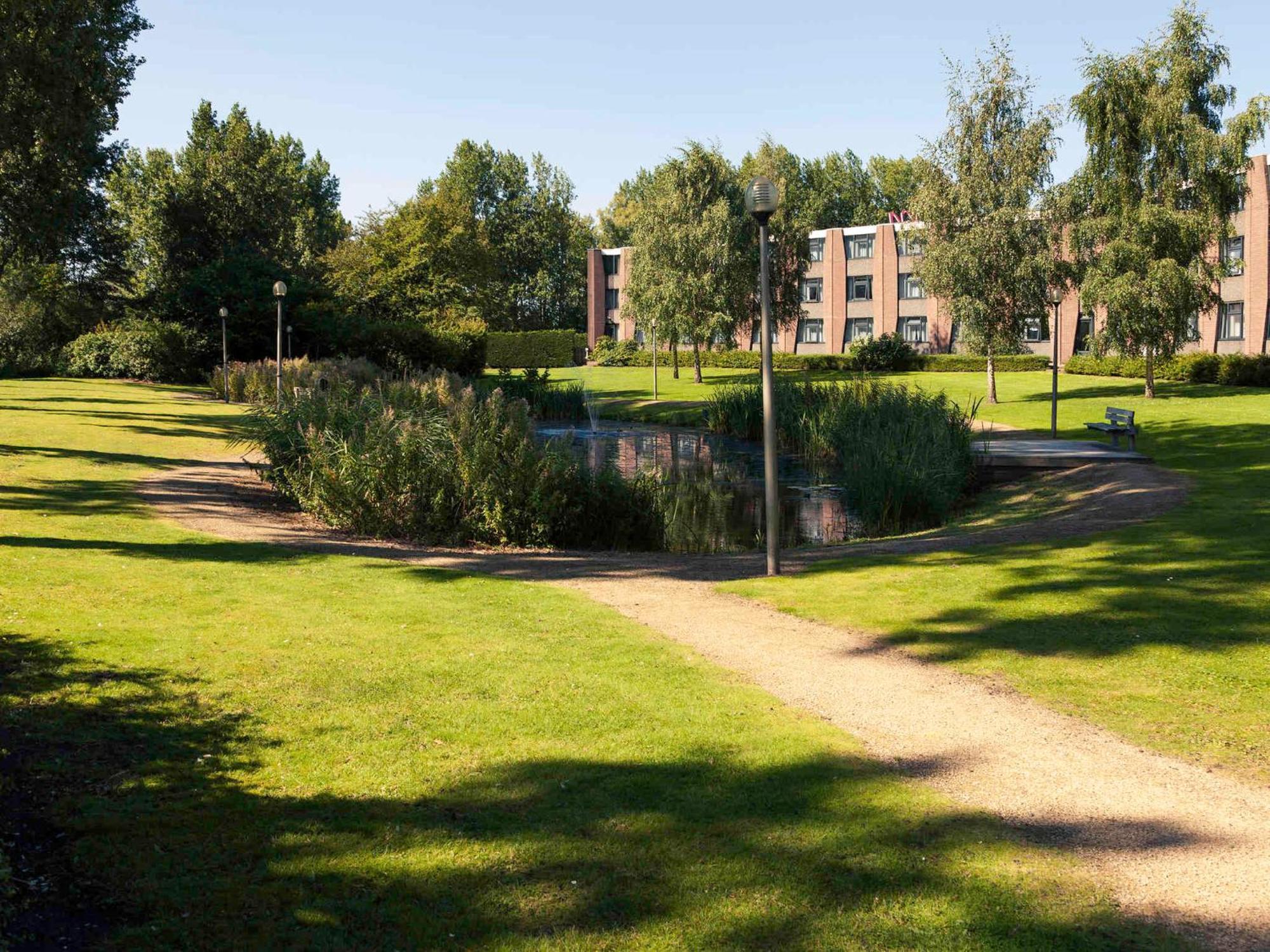 Mercure West 4*