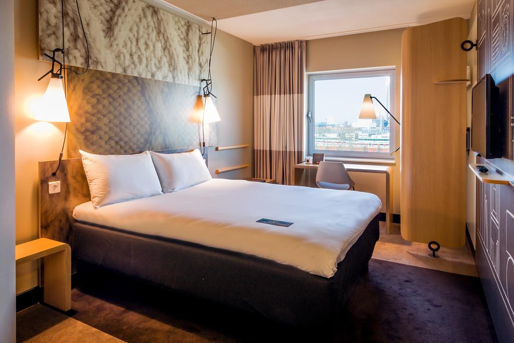 Ibis West Hotel