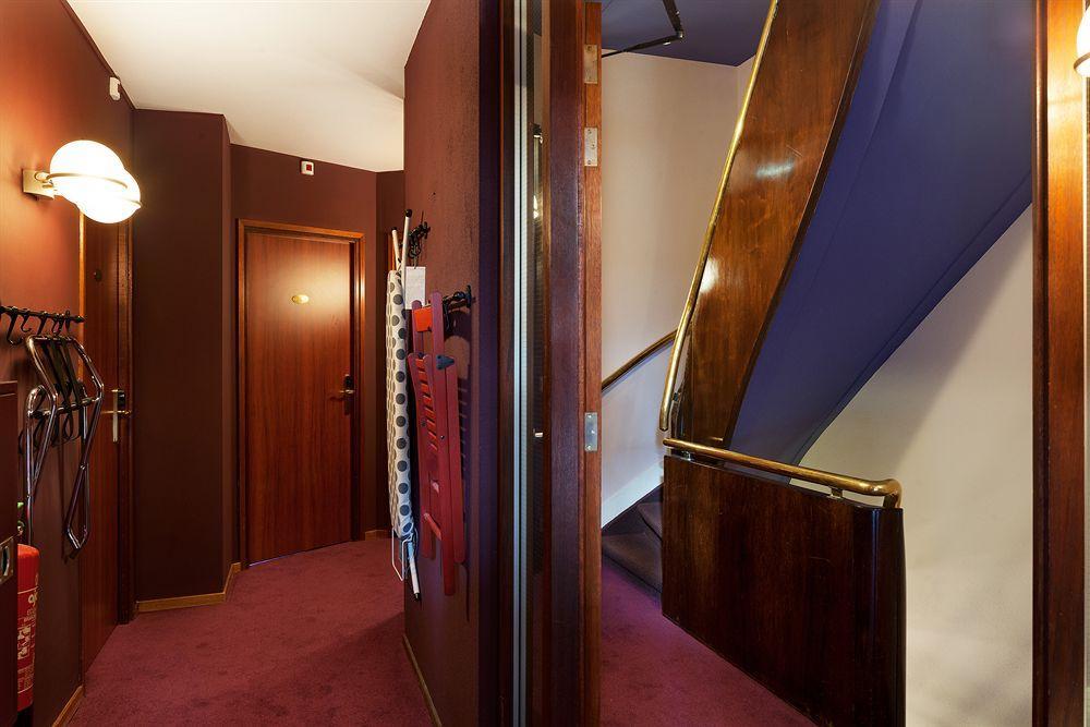 The Neighbour's Magnolia Hotel