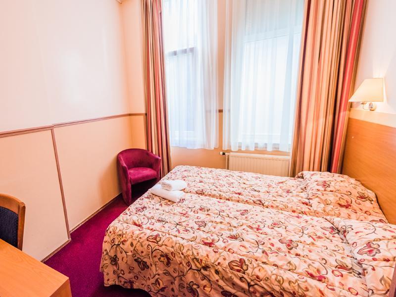 Sander Hotel