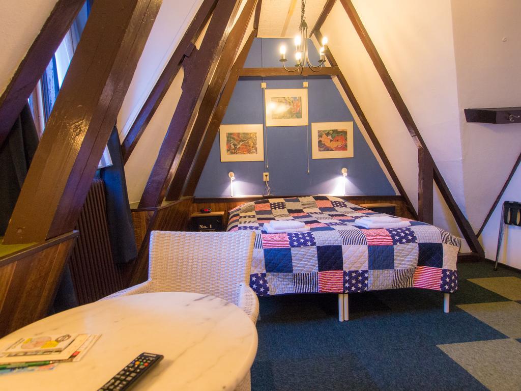 Adolesce Hotel