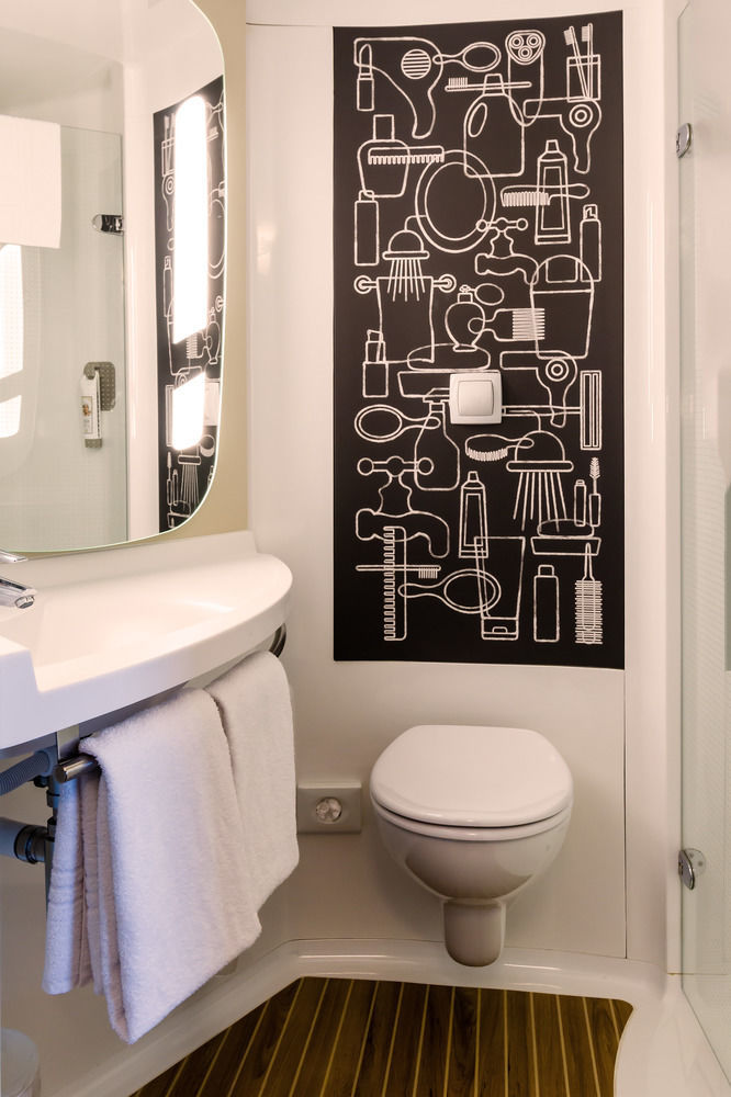 Ibis West 3*