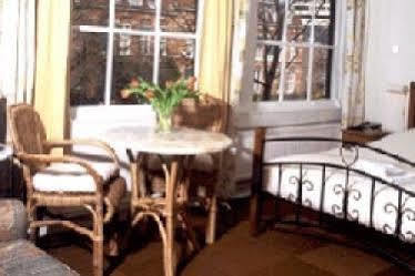 Adolesce Hotel 2*