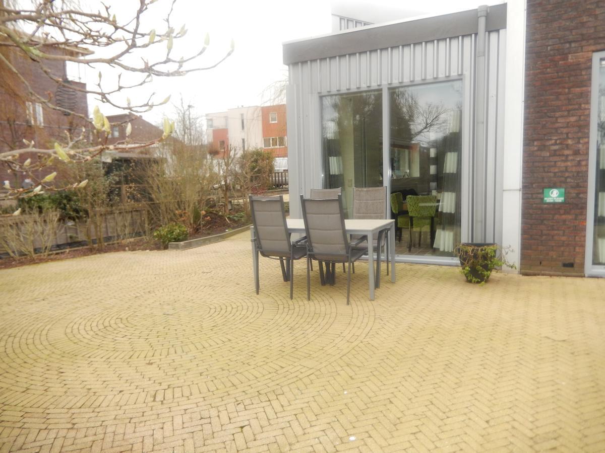 Couette-café New West - Free Parking *